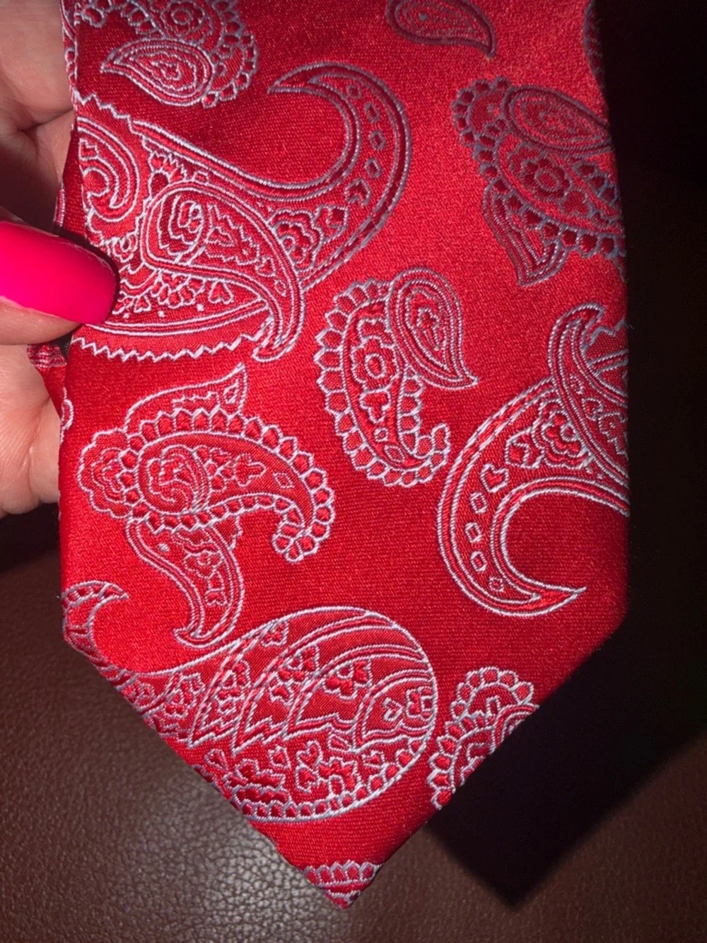 Hugo Boss Made in Italy Red Paisley Tie, 100% Silk, EUC - Picture 4 of 12